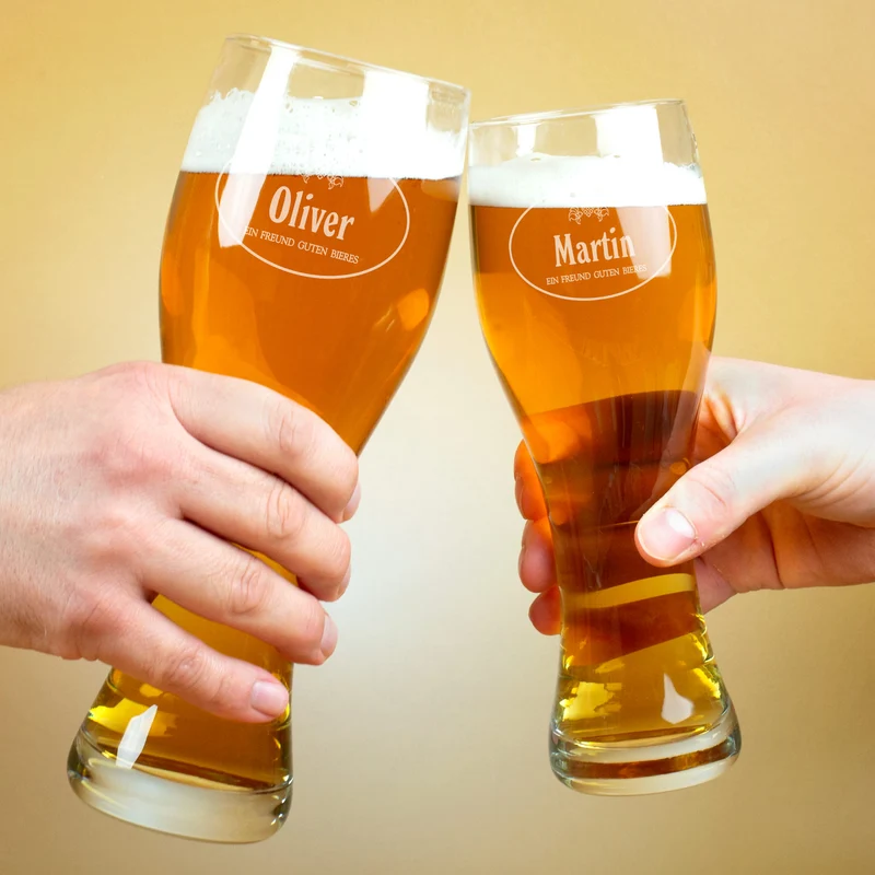 Weizenbierglas mit Wunschname - Ein Freund guten Bieres - 2 Größen wählbar