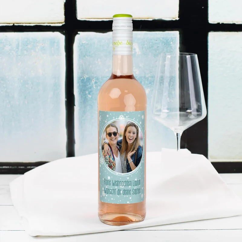 Weinflasche mit persönlichem Etikett und Foto zu Weihnachten | Biorebe Wein als Geschenk