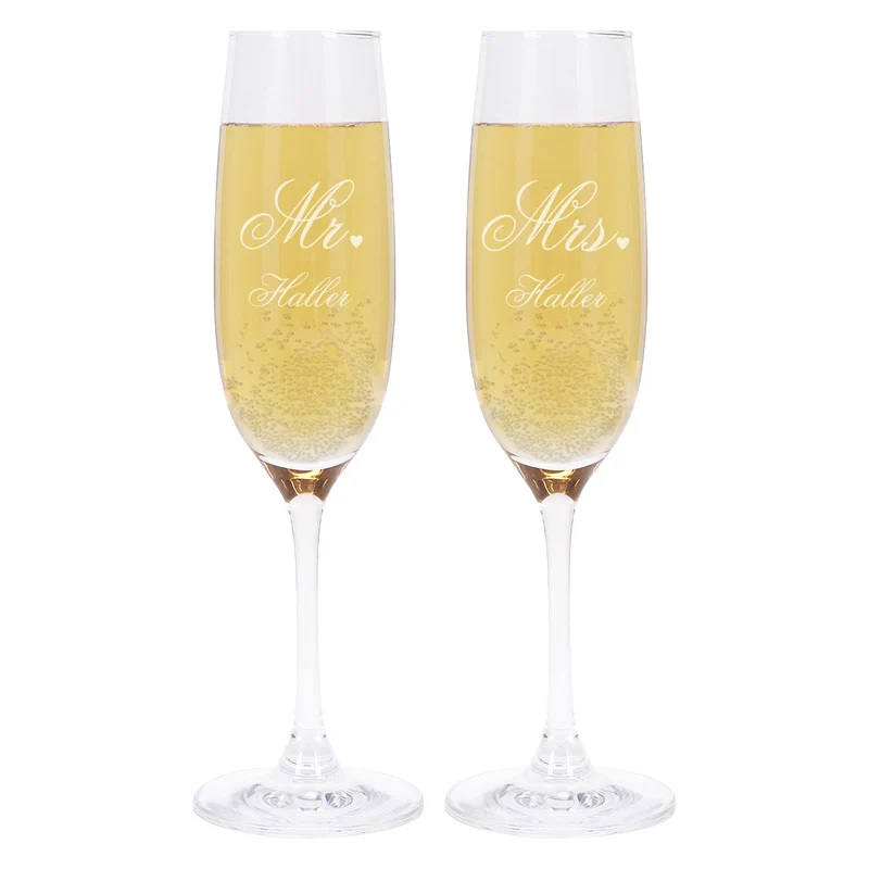 Zwei gravierte Sektgläser zur Hochzeit im Mr. & Mrs. Design