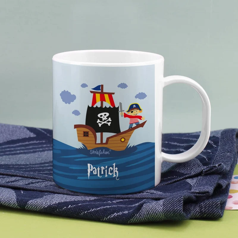 Tasse aus bruchfesten Kunststoff mit Piratenschiff und Name | Geschenk für Kinder & Einschulung