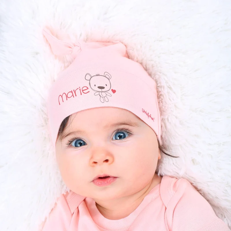 Babymütze in verschiedenen Farben mit Namensaufdruck