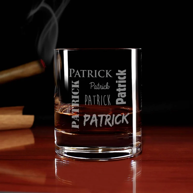 Whiskyglas mit Ihrem Namen in verschiedenen Schriftarten