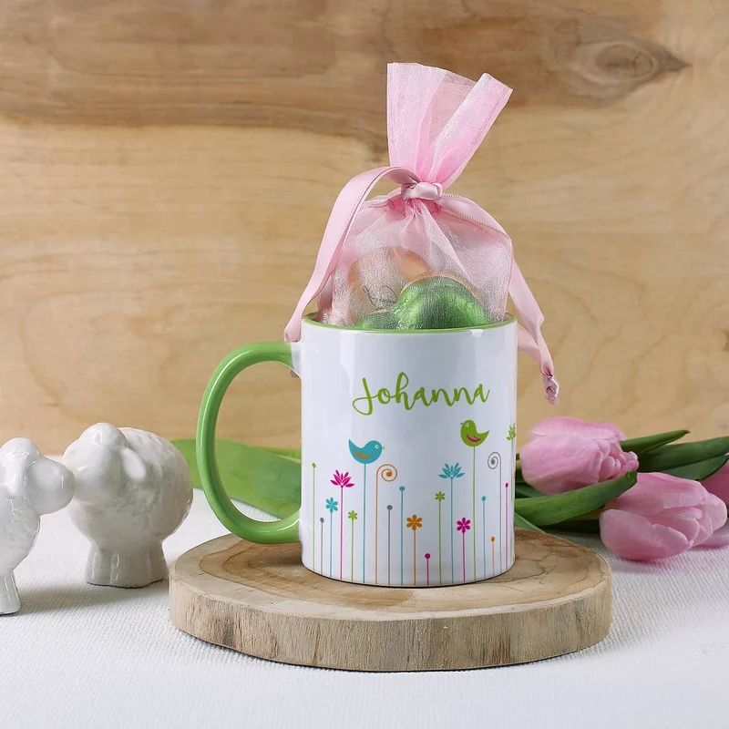 Bunte Tasse mit Frühlingsmotiv