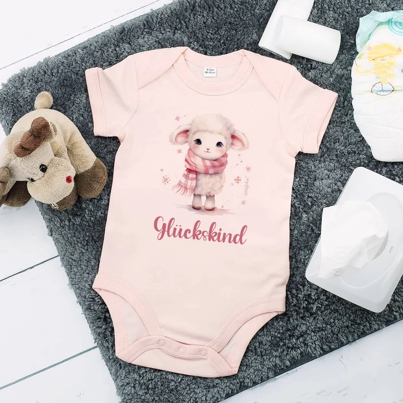 Babybody in Rosa mit Schäfchen und Wunschtext