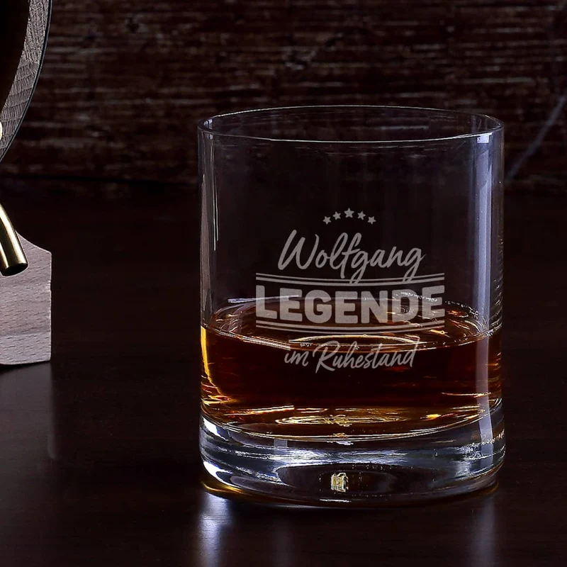 Legende im Ruhestand - graviertes Whiskyglas mit Name