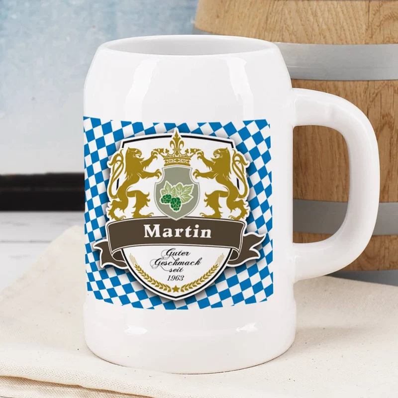 Bierkrug mit eigenem Namen im Löwen-Wappen