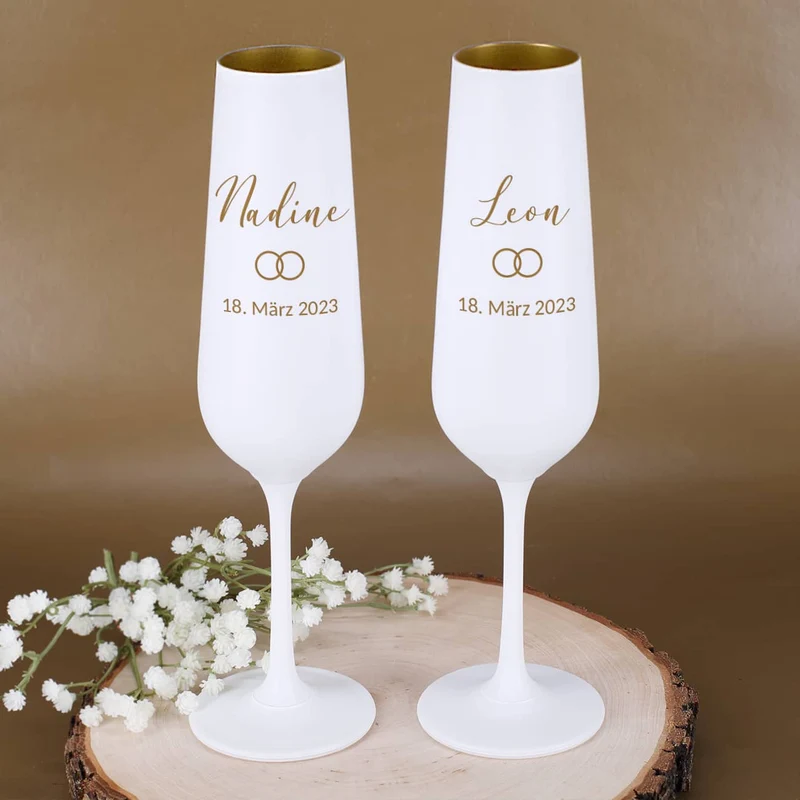 Persönliche Sektgläser zur Hochzeit in weiß-gold