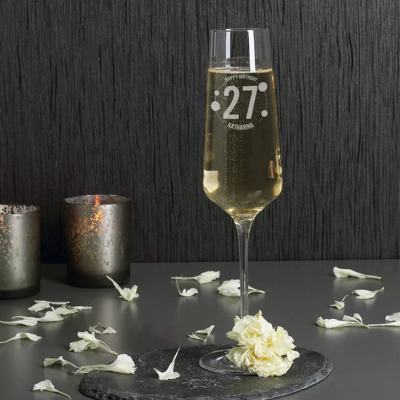 Modernes Sektglas zum Geburtstag mit Gravur