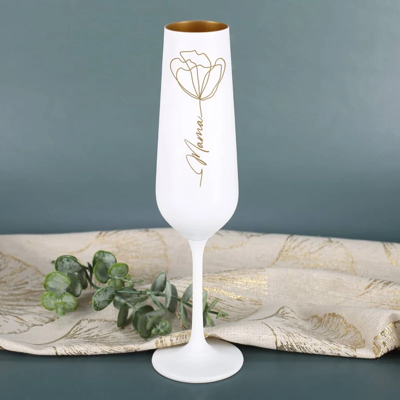 Sektglas mit Line Art Blume und Namensgravur im Blütenstiel