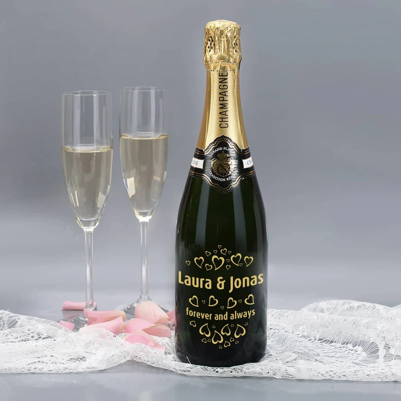 Champagner zur Hochzeit graviert mit Herzen, Namen & Datum