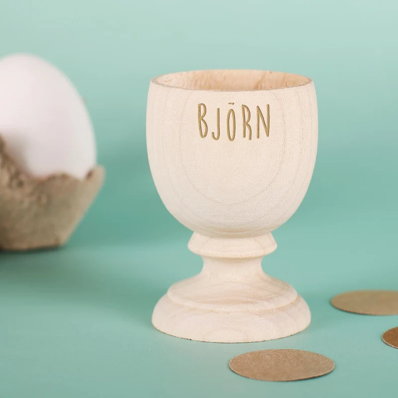 Eierbecher aus Holz mit Name