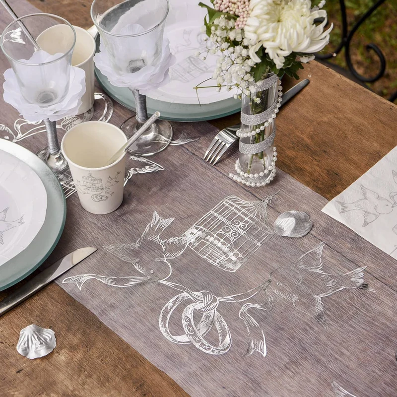 Tischläufer zur Hochzeit mit Taubenmotiv in Weiß