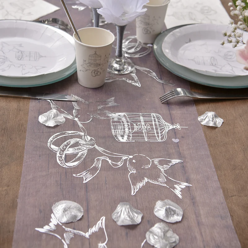 Tischläufer zur Hochzeit mit Taubenmotiv in Weiß