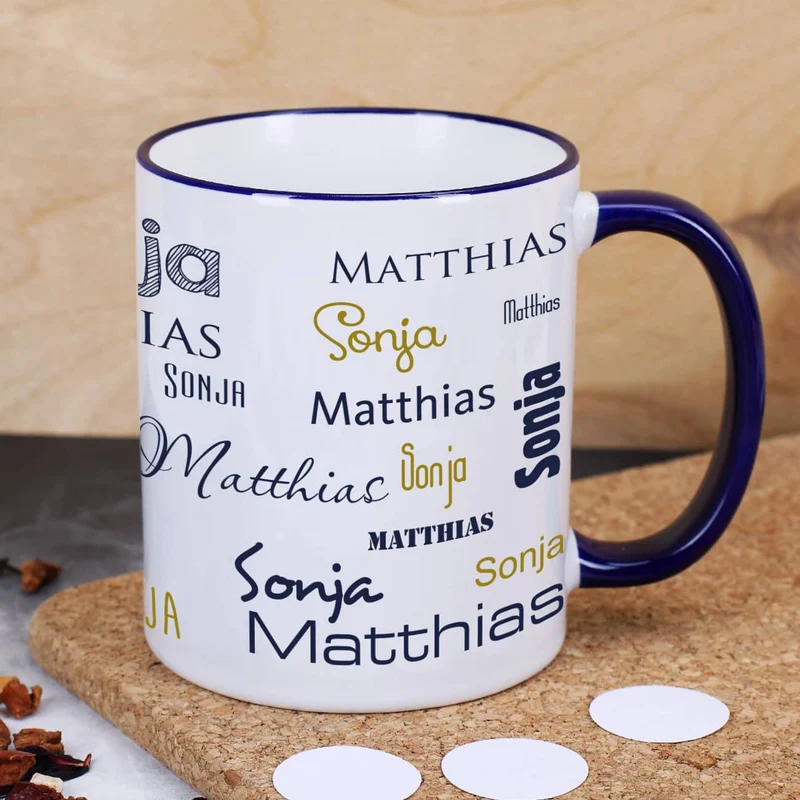 Tasse mit zwei Namen in verschiedenen Schriftarten