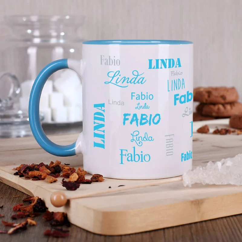 Tasse mit zwei Namen in verschiedenen Schriftarten