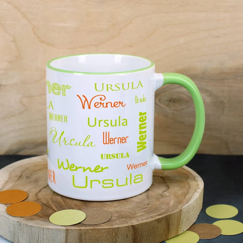 Tasse mit zwei Namen in verschiedenen Schriftarten