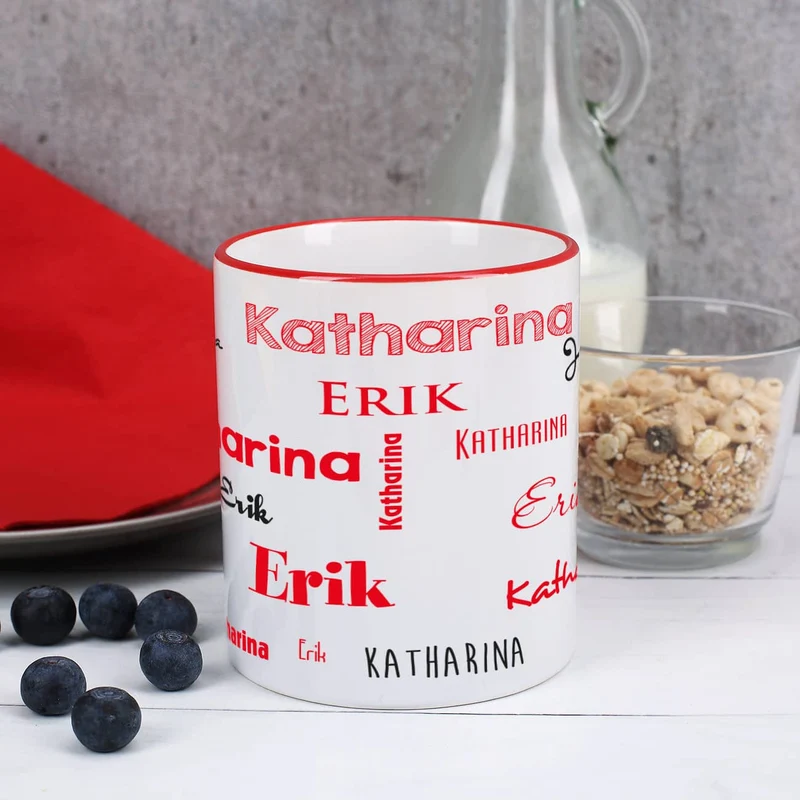 Tasse mit zwei Namen in verschiedenen Schriftarten