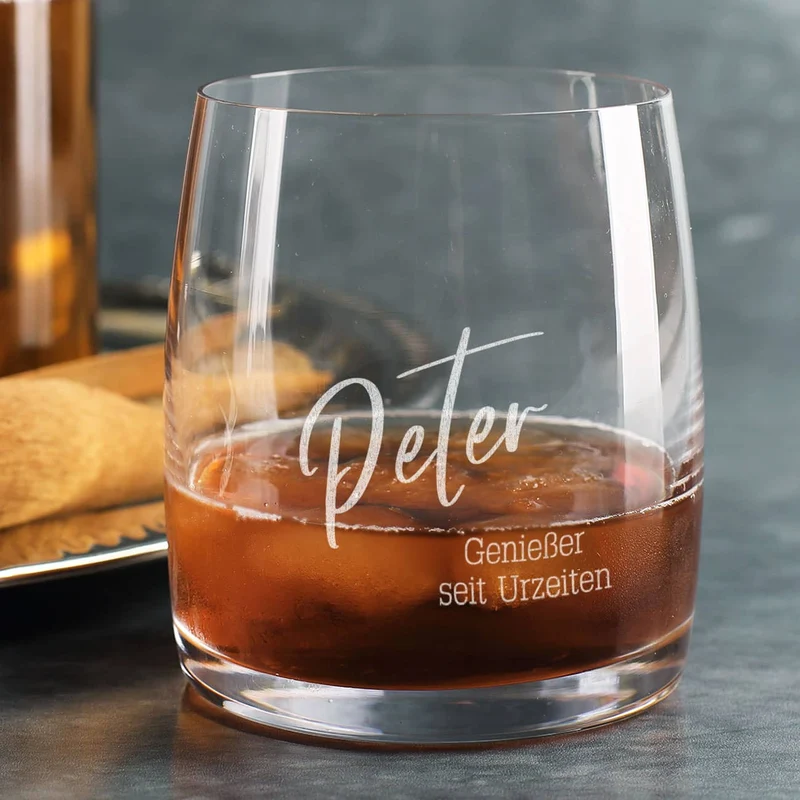 Modernes Whiskeyglas mit Wunschtexten - zum Geburtstag, Vatertag, für Trauzeugen