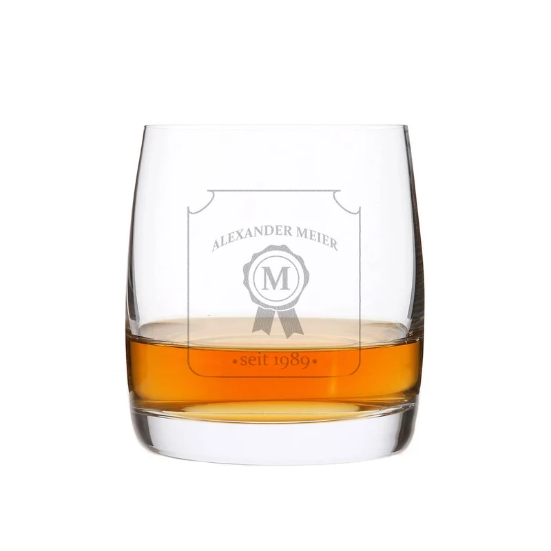 graviertes Whiskyglas Siegel mit Name, Initial und Geburtsjahr
