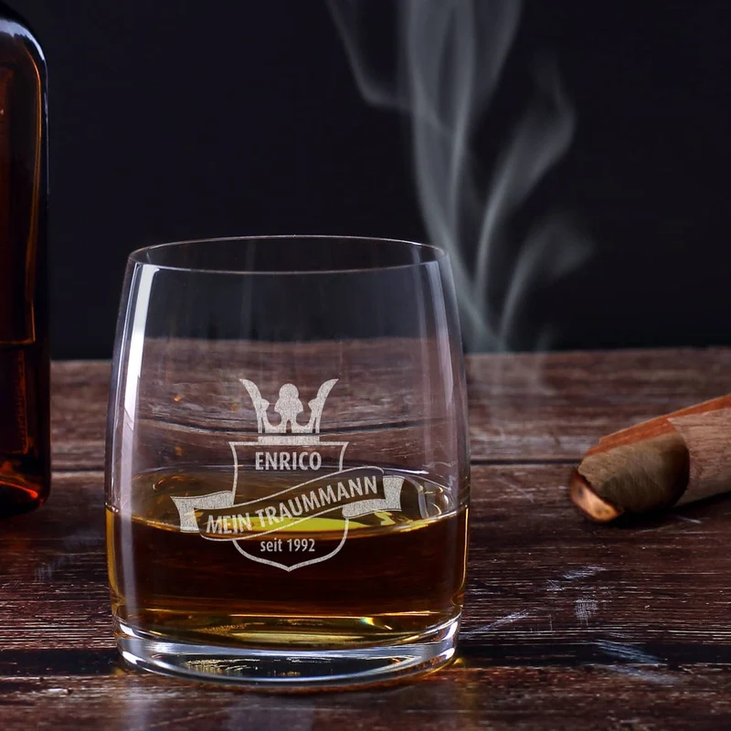 graviertes Whiskyglas Wappen mit Name, Wunschzeile und Geburtsjahr
