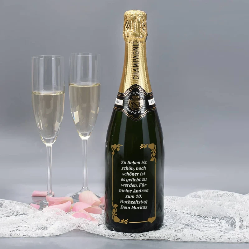 Persönliche Champagnerflasche mit verziertem Wunschtext
