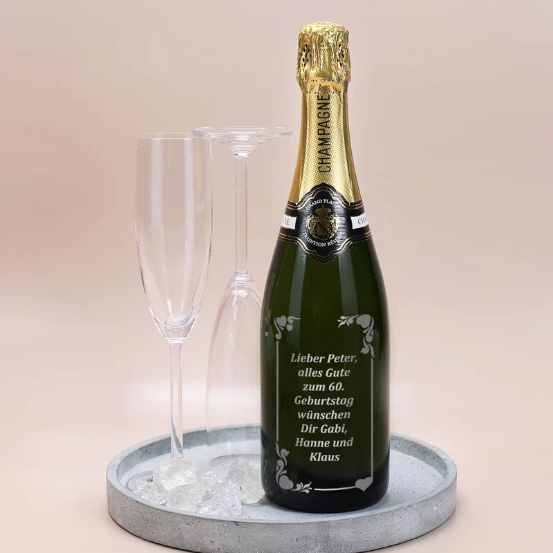 Persönliche Champagnerflasche mit verziertem Wunschtext