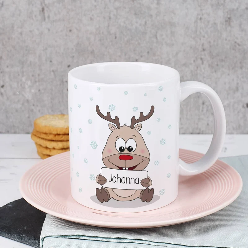 Tasse mit niedlichem Rentier und Ihrem Namen