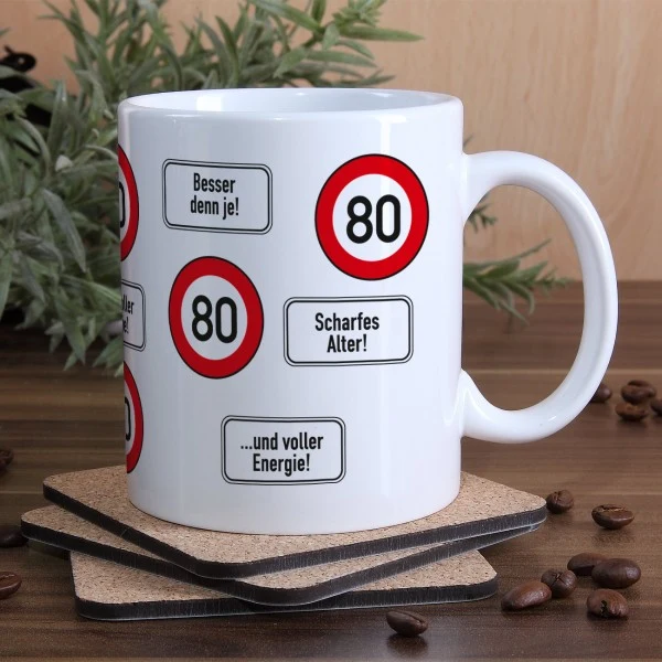 große Kaffeetasse zum 80. Geburtstag mit Verkehrszeichen - 80 -