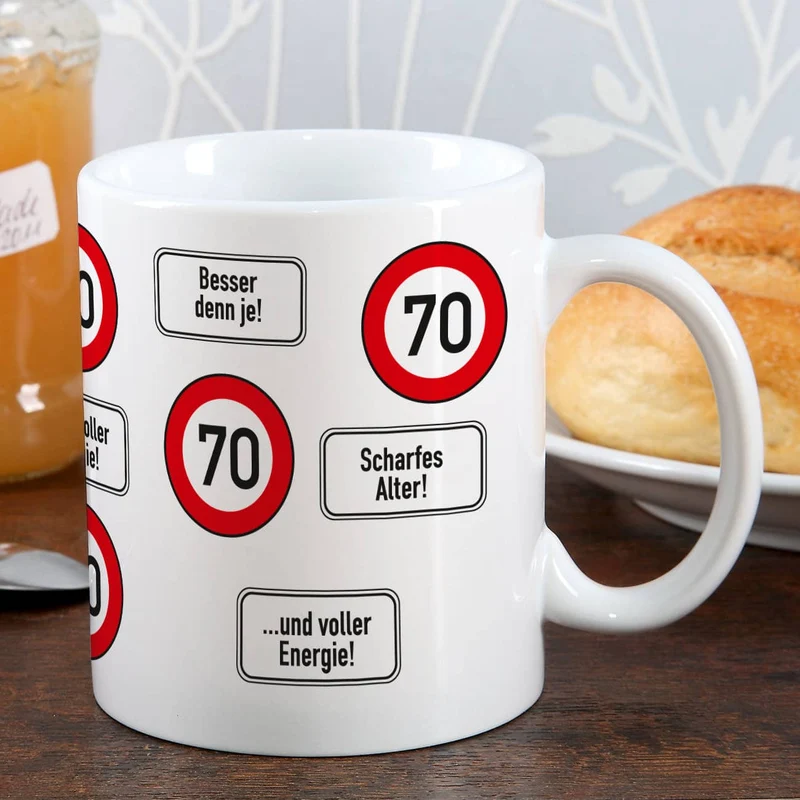 große Kaffeetasse zum 70. Geburtstag mit Verkehrszeichen - 70 -