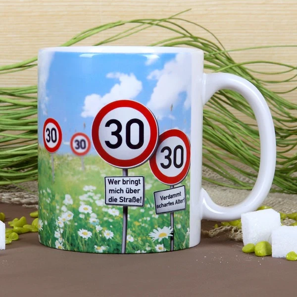 Tasse zum 30. Geburtstag mit Verkehrszeichenmotiv